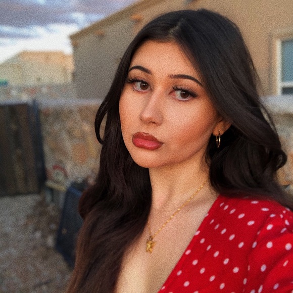 Meet your Posher, Lauren - Picture 1 of 1